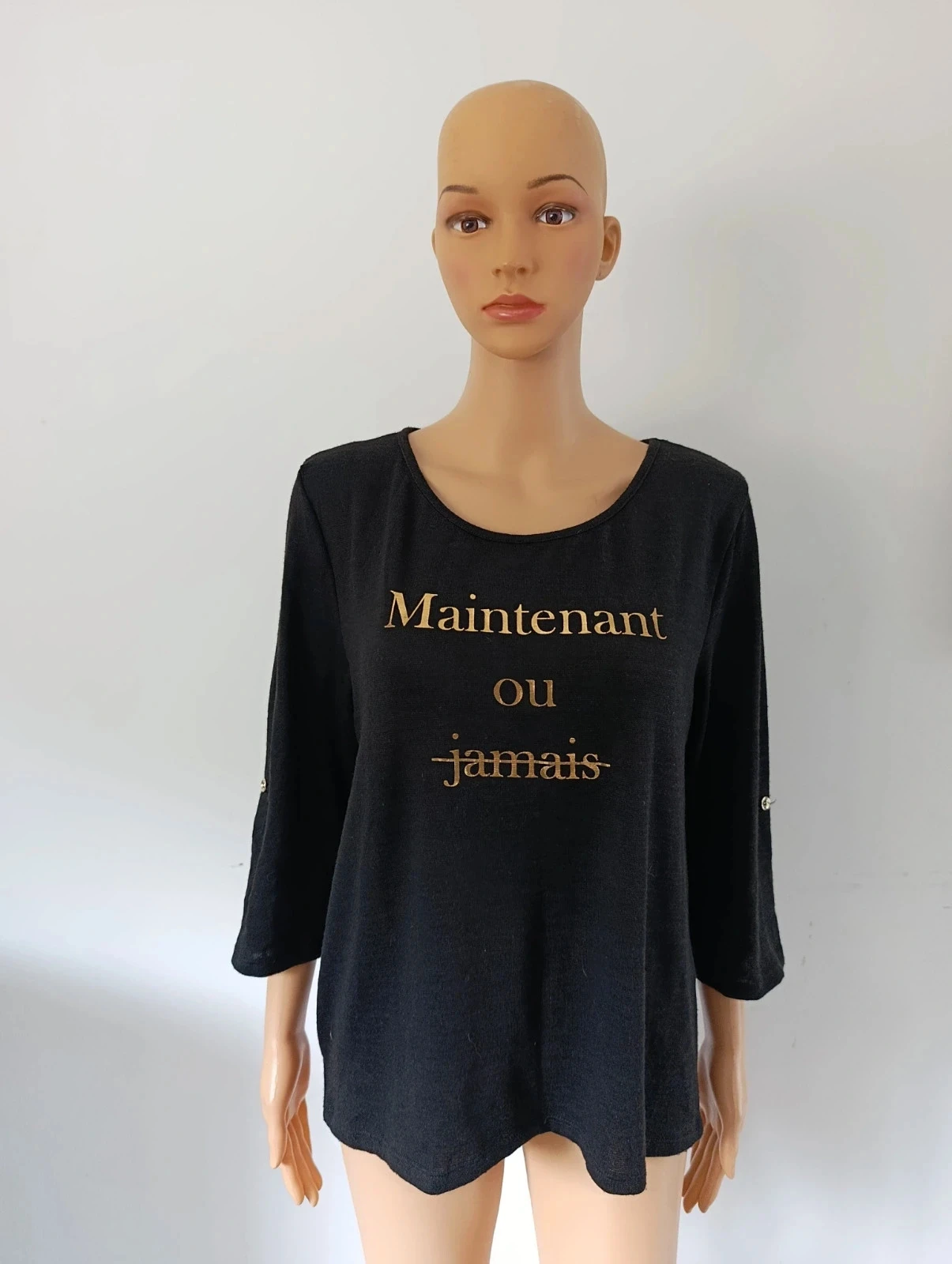 Camiseta feminina preta com estampa 'Maintenant ou jamais' mangas 3/4 – Tamanho L – photo 2